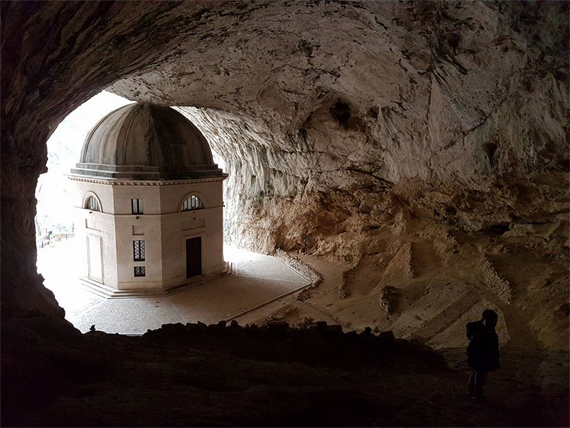 Genga, tra storia, natura e spiritualità