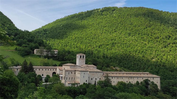 Fonteavellana, oasi di Spiritualità ai Piedi del Monte Catria