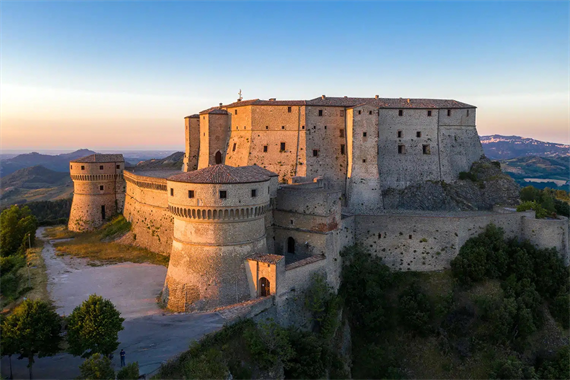 San Leo, fortezza medievale sulle rocce del montefeltro